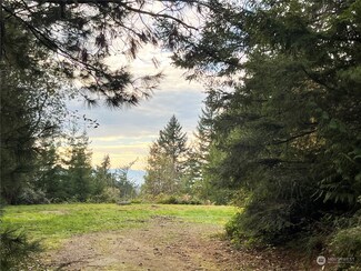 3671 Log Cabin Rd, Clinton, WA 98236