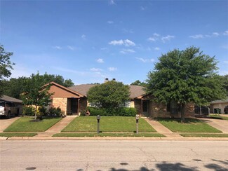 2705 Hurstview Dr, Hurst, TX 76054