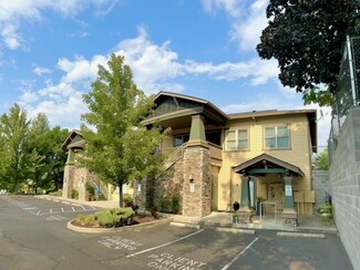 733 N Main St, Ashland, OR 97520