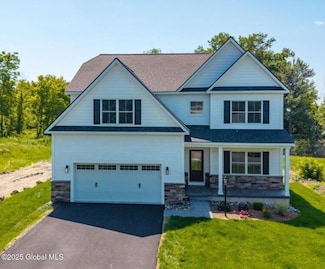 8 Wedgewood Dr, Loudonville, NY 12211