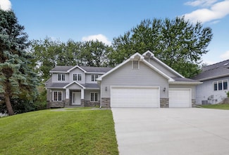 2032 Fox Valley Dr SW, Rochester, MN 55902