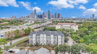 2422 Maufferd St, Houston, TX 77009