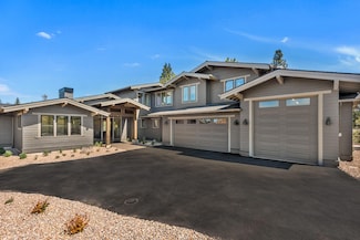 3110 NW Crossing Dr, Bend, OR 97701