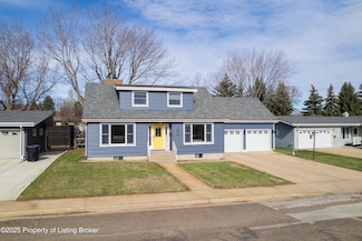 1161 11th Ave W, Dickinson, ND 58601