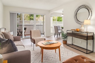 12701 NE 9th Place Unit D110, Bellevue, WA 98005