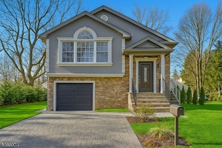 46 Cortland St, Roseland, NJ 07068