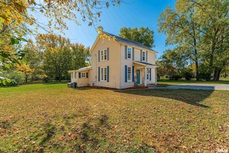 108 W A St, Delavan, IL 61734