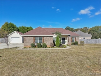205 Jennifer Ln, Deatsville, AL 36022