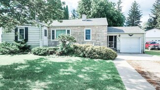 305 E Watson St, Garnavillo, IA 52049