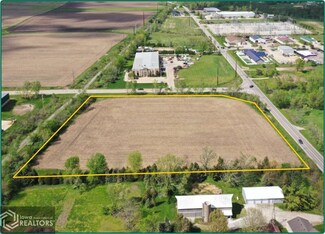 4032 Bobolink Ln, Hiawatha, IA 52233