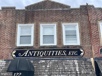 122 W Lancaster Ave, Wayne, PA 19087