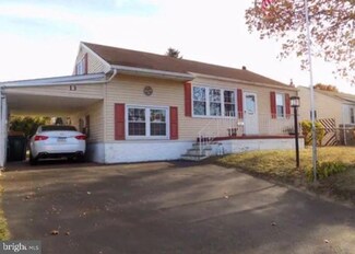 13 Patrician St, Levittown, PA 19057