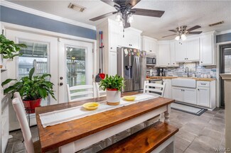 51 Brentwood Ln, Moundville, AL 35474