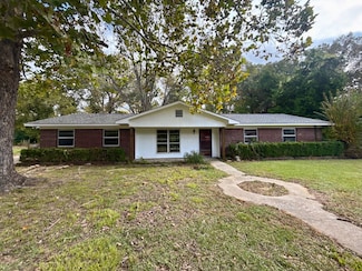 302 Linda Dr, Vicksburg, MS 39180