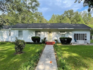 180 Geranium Dr, Picayune, MS 39466