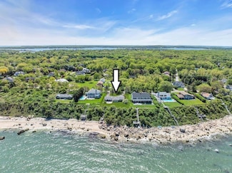 2100 Sound Dr, Greenport, NY 11944