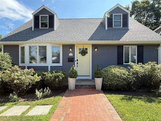186 Nassau Rd, Huntington, NY 11743