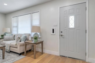 9258 Waldorf Dr, Saint Louis, MO 63137