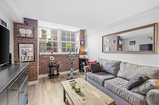 200 Market St Unit 4303, Lowell, MA 01852