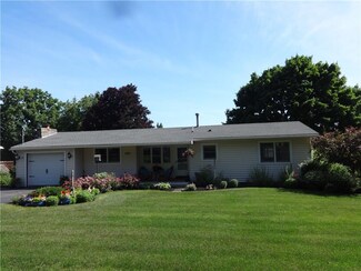8 Hillcrest Dr, Bloomfield, NY 14469