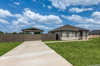 16114 Vaquero Dr, Atascosa, TX 78002