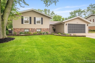636 Cambridge Dr, Schaumburg, IL 60193