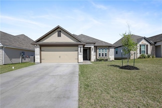 1320 Kingsgate Dr, Bryan, TX 77807