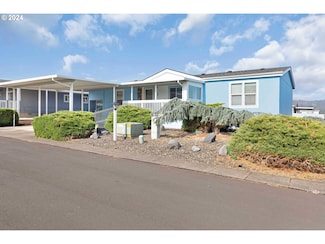 303 W River Ridge Ave, Roseburg, OR 97471
