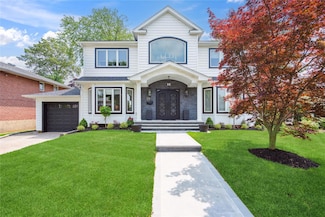 35 Birchwood Park Dr, Syosset, NY 11791