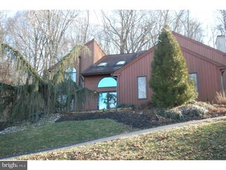 25 Charter Oak Dr, Newtown Square, PA 19073