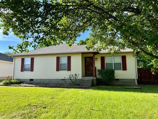 785 Farmingdale Dr, La Vergne, TN 37086