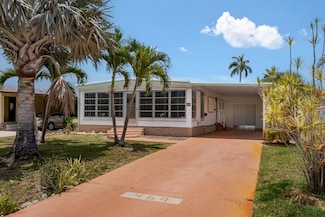 469 Riviera Blvd W, Naples, FL 34112