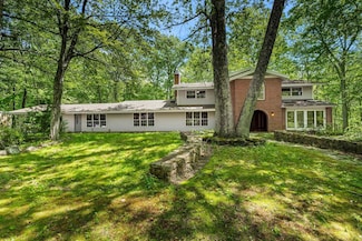 28 Olde Lantern Rd, Bedford, NH 03110