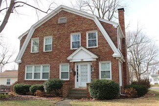 25 Central Dr, Decatur, IL 62526