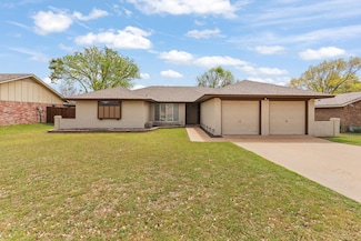 9929 Farmington Dr, Benbrook, TX 76126