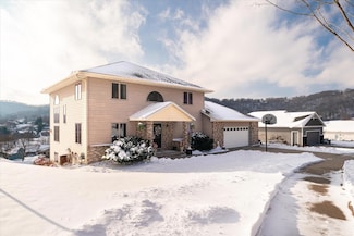 203 Eagles Bluff Rd, La Crescent, MN 55947
