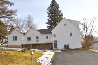5212 Eisenhower Dr, Wonder Lake, IL 60097