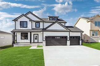 4648 177th St, Urbandale, IA 50263