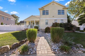 4 Charles St, Port Monmouth, NJ 07758