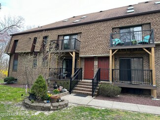 13 Ginger Ct, Eatontown, NJ 07724