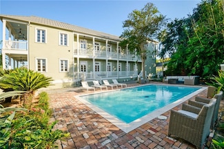 4006 Royal St, New Orleans, LA 70117