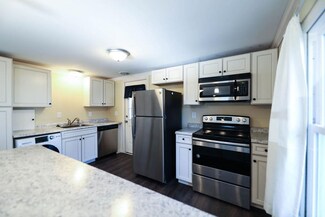 1229 10th St, Waynesboro, VA 22980