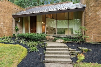 33 Aylesbury Rd, Worcester, MA 01609