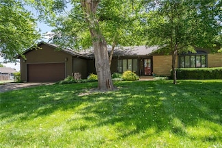 506 N Pine St, Garnett, KS 66032