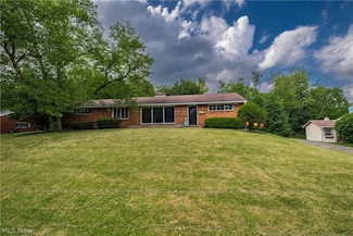1031 Bachtel St SE, North Canton, OH 44720