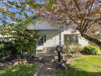 1042 Fir Ave, Reedsport, OR 97467