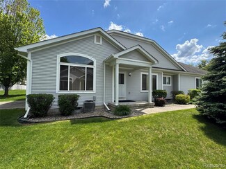 108 Aberdeen Dr Unit 34, Flushing, MI 48433