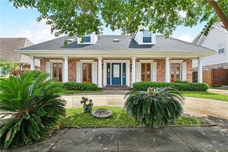7141 Lake Barrington Dr, New Orleans, LA 70128