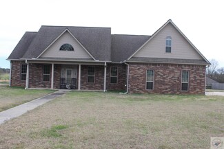 3000 Southern Hills Dr, Hope, AR 71801
