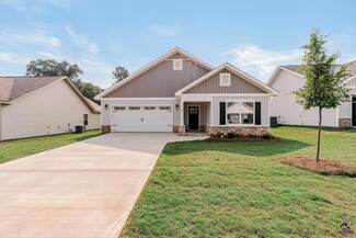 181 Red Tail Cir, Powersville, GA 31008